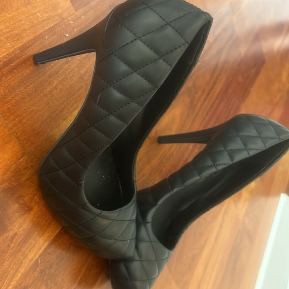 Black Jessica Simpson quilted diamond high heels size 9 - Picture 2 of 8